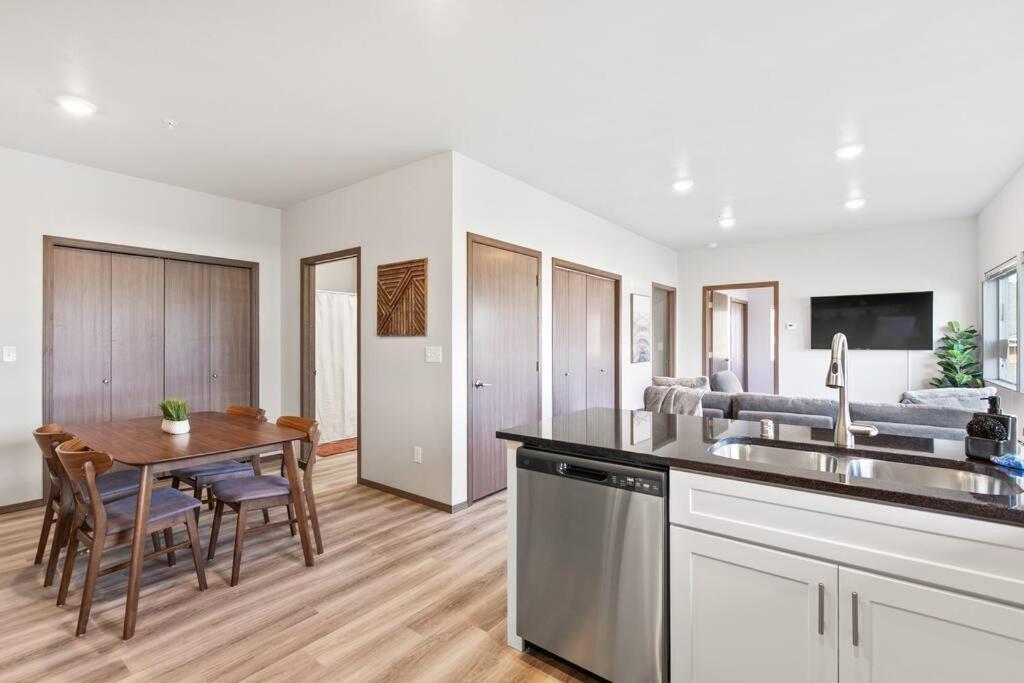 Brand New 2 Bd 2 Bth Near Dt And Perry District Lägenhet Spokane Exteriör bild