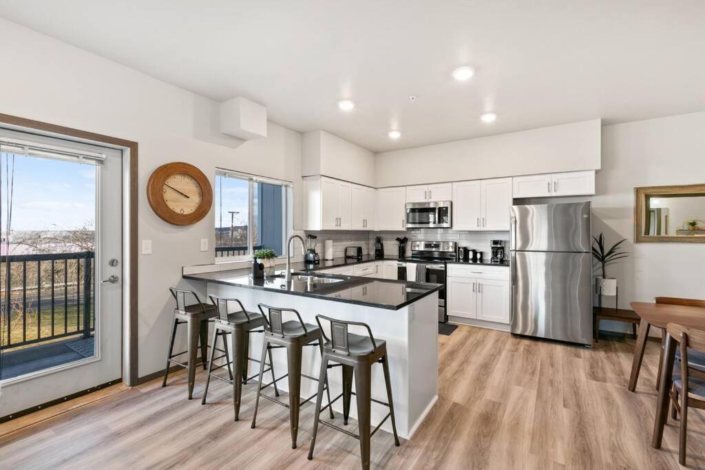 Brand New 2 Bd 2 Bth Near Dt And Perry District Lägenhet Spokane Exteriör bild
